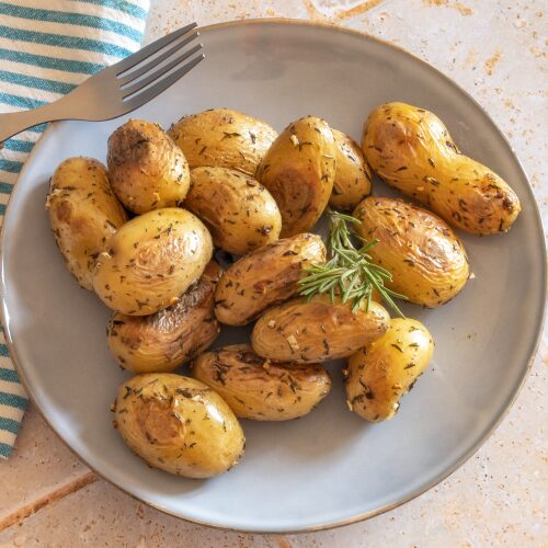 Roasted New Potatoes with Garlic & Warm Spices 11 new potatoes pomme de terre grenailles recipe